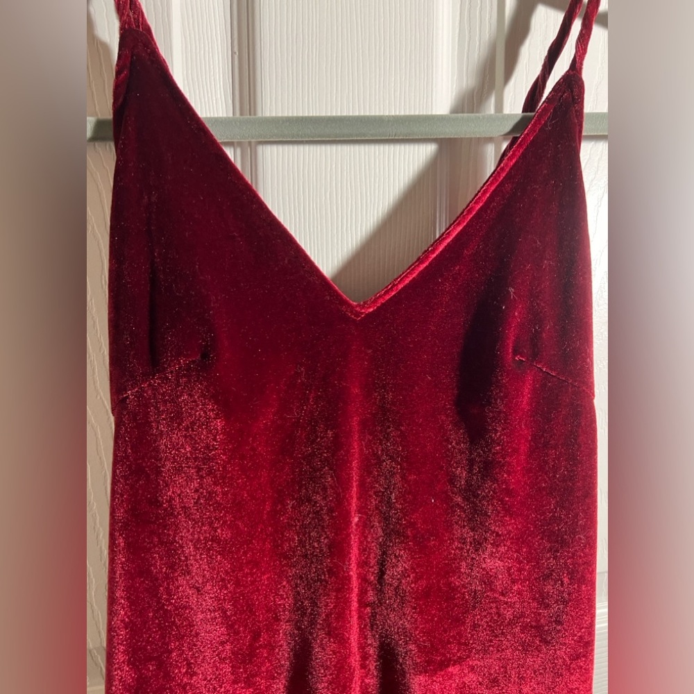 velvet red dress v neck adjustable back. no tag but i would guess xs-s.